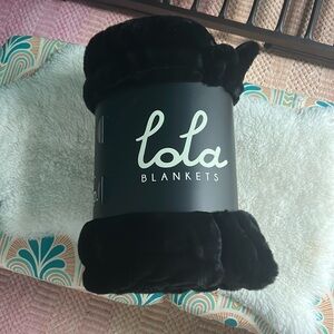 New Lola Blanket - black